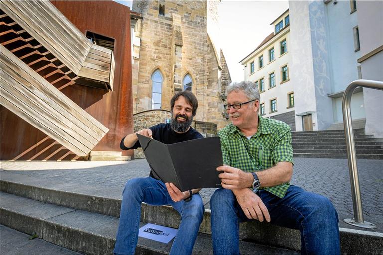 Bastian Burr (links), Projektleiter der Säule Kultur innerhalb der Bürgerstiftung Backnang, und der Vorstandsvorsitzende Klaus Böhle wollen gemeinsam mit einem Team von Ehrenamtlichen kulturelle Angebote in Backnang auf den Weg bringen.  Foto: Alexander Becher