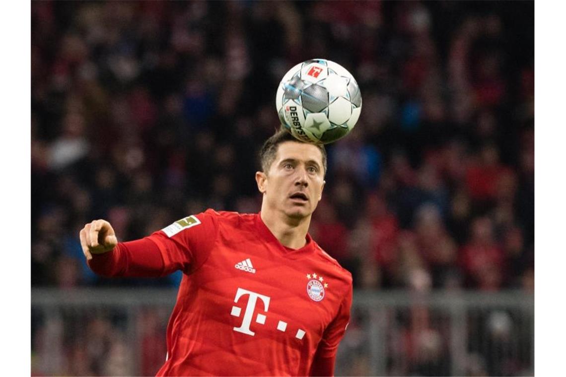 Bayern-Star Lewandowski: Zum ersten Spiel werde ich fit sein Bayern-Torjäger Robert Lewandowski musste sich an der Leiste operieren lassen. Foto: Matthias Balk/dpa