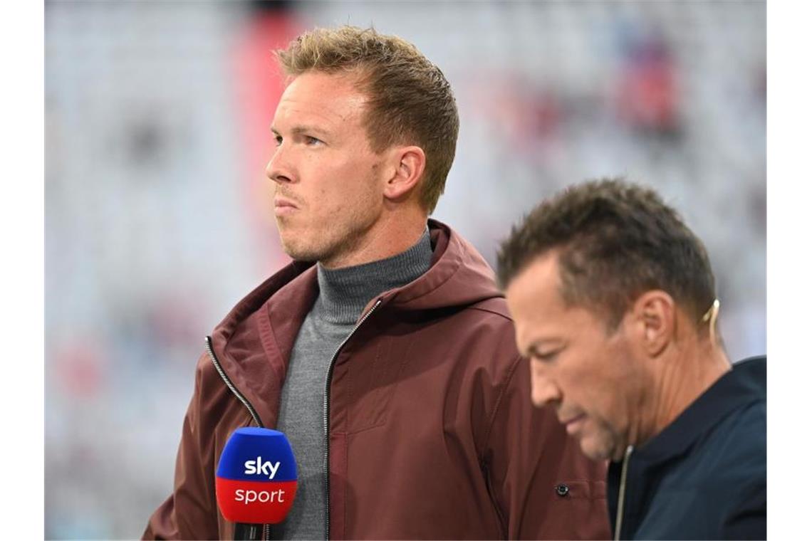 Matthäus: Nagelsmann mit „verwunderlicher Auswechslung“ Bayern-Trainer Julian Nagelsmann (l) wird von Lothar Matthäus für eine Auswechslung kritisiert. Foto: Sven Hoppe/dpa