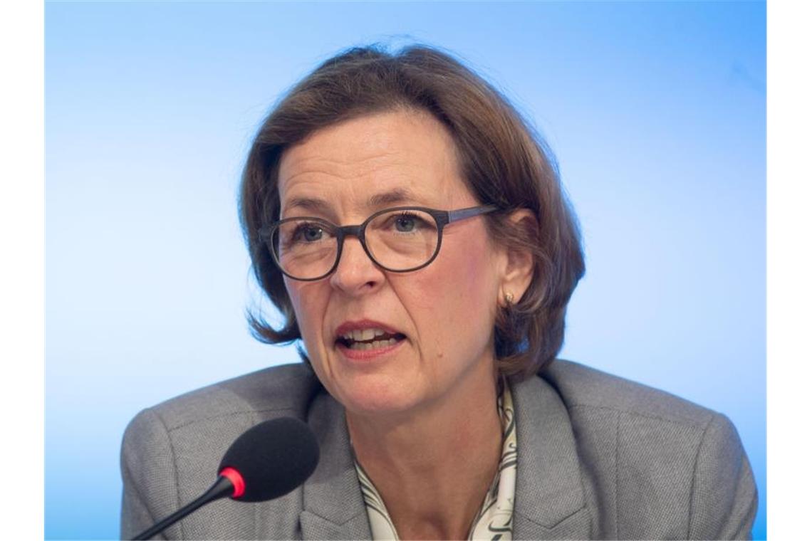 Verfassungsschutzchefin: Misstrauen bei normalen Bürgern Beate Bube bei einer Pressekonferenz. Foto: Marijan Murat/dpa/Archivbild