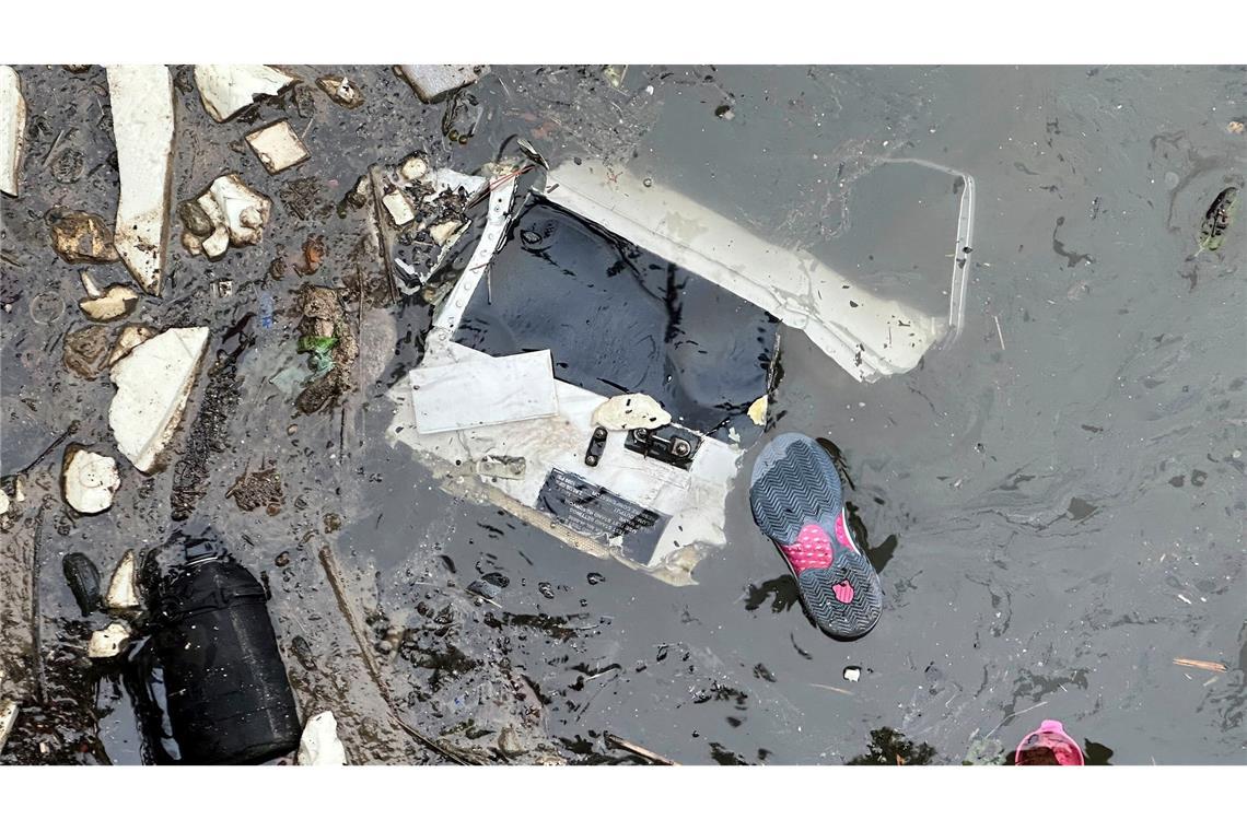 Nach Absturz: New Yorker Hubschrauber-Firma stoppt Flüge Bei dem Absturz kamen drei Kinder und drei Erwachsene ums Leben.