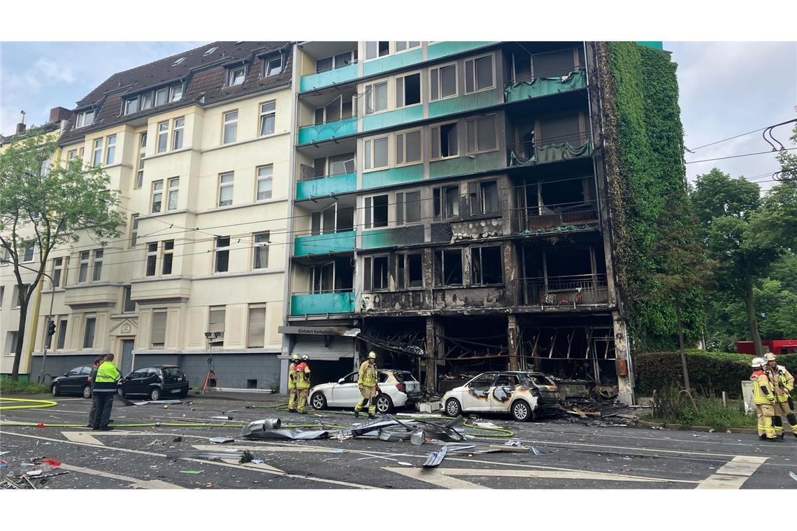 Bei dem Brand des Wohnhauses in Düsseldorf gab es Tote und Verletzte.