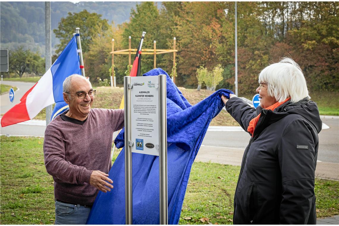 Bei der Einweihung des kleinsten Weinbergs Auenwald. Foto: Alexander Becher