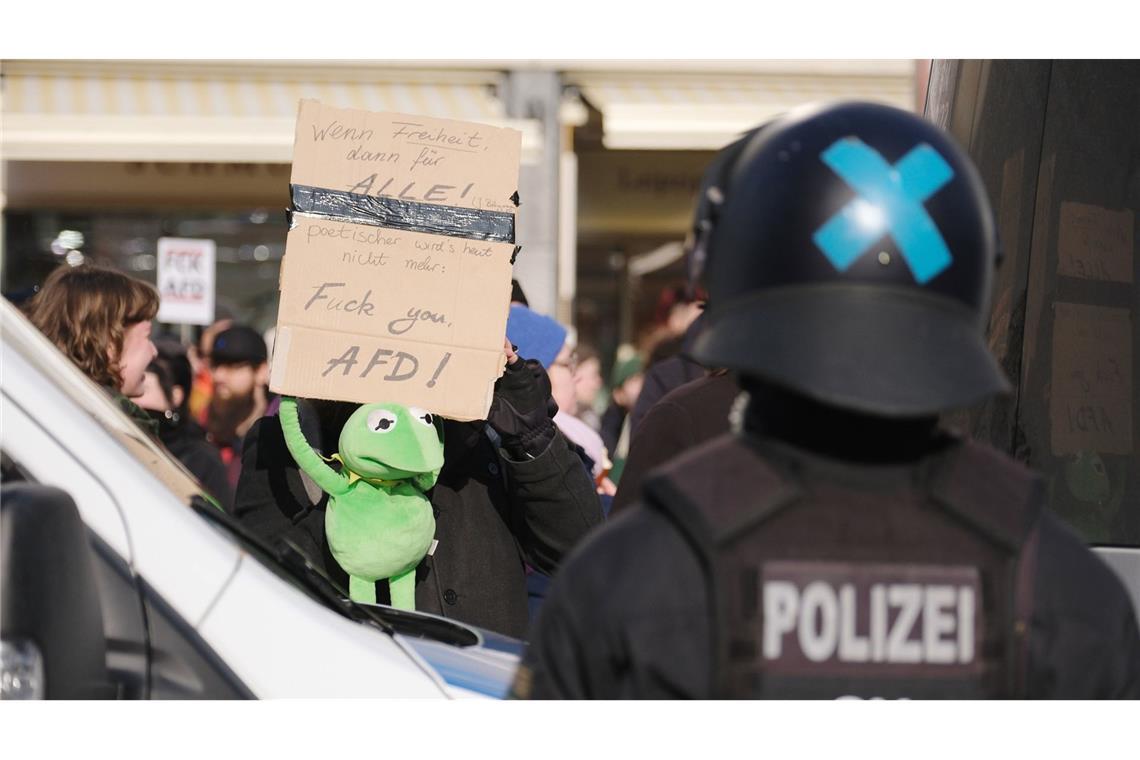 Bei einer AfD-Veranstaltung wurde ein Demonstrant angegriffen. Die Polizei ermittelt (Archivfoto).