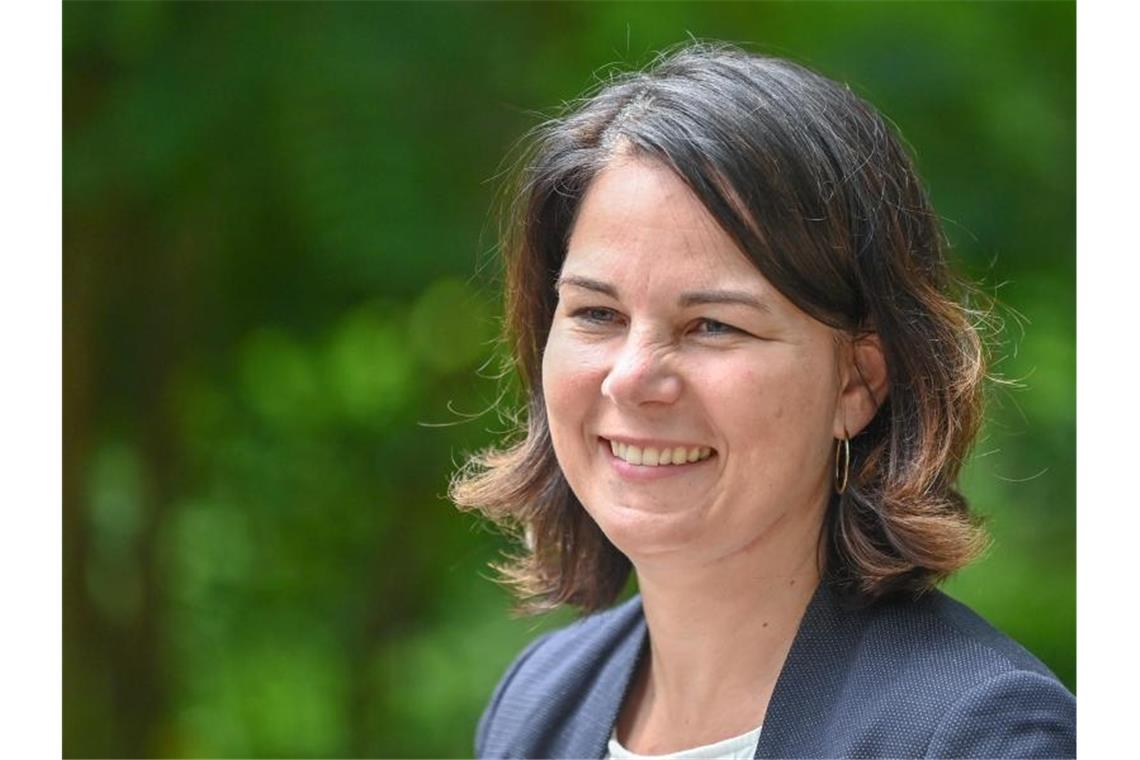 Baerbock: Ehemann kümmert sich bei Wahlsieg um die Kinder Bei Grünen-Kanzlerkandidatin Annalena Baerbock kümmert sich ihr Ehemann im Falle ihres Wahlsieges komplett um die Betreuung der beiden gemeinsamen Kinder. Foto: Patrick Pleul/dpa-Zentralbild/dpa