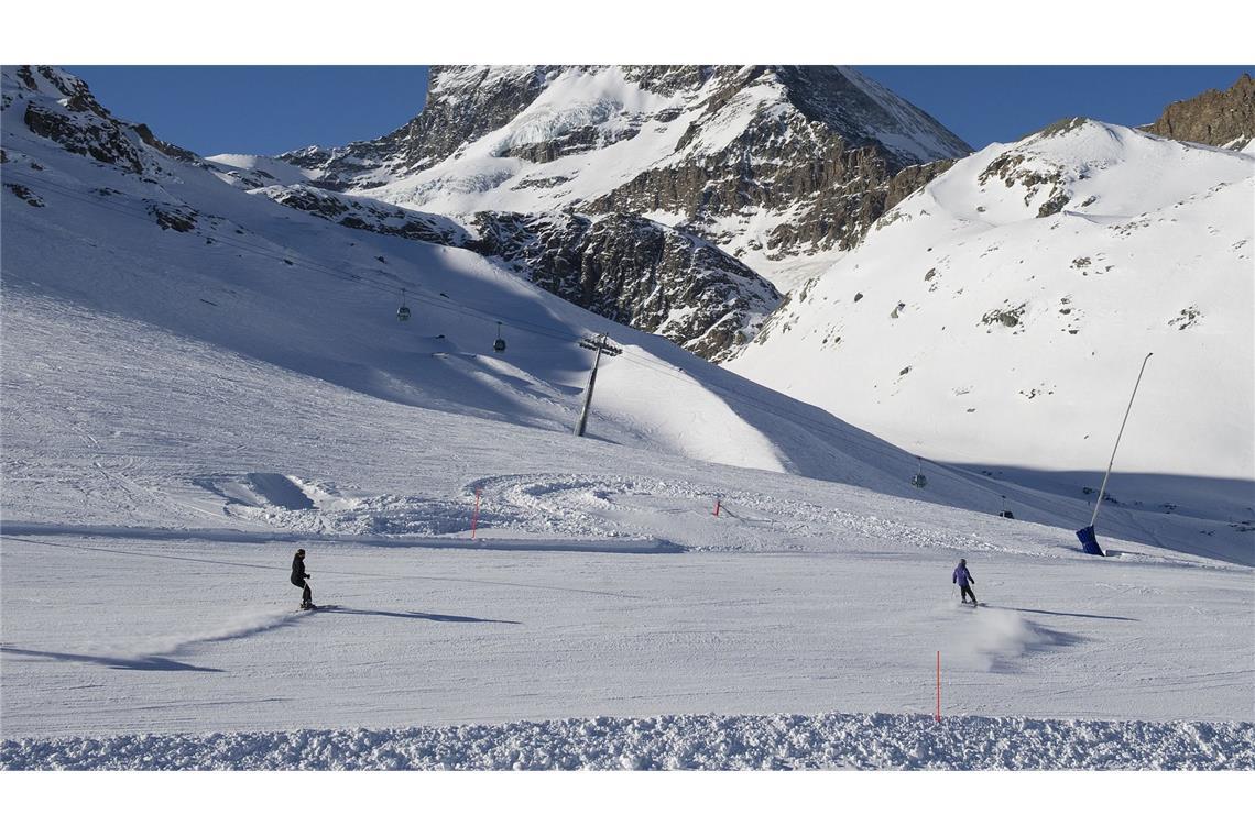 Bei Zermatt sind bei einer Lawine drei Menschen ums Leben gekommen.