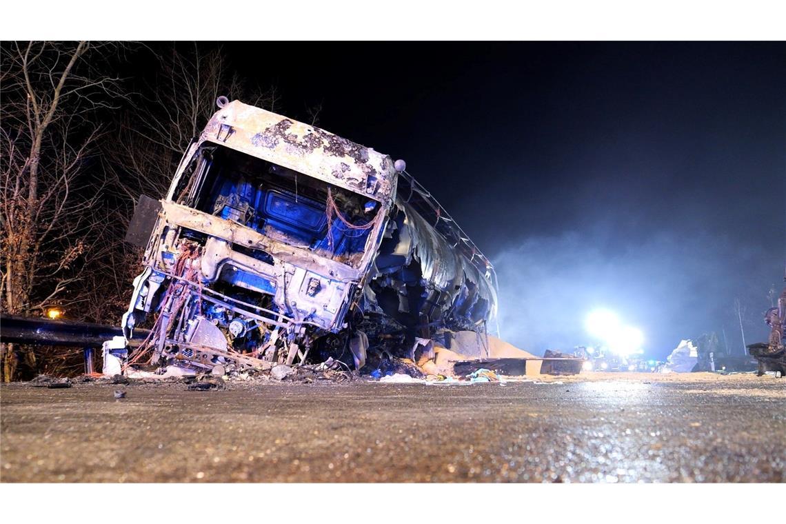 Beide betroffenen Fahrzeuge fingen Feuer.