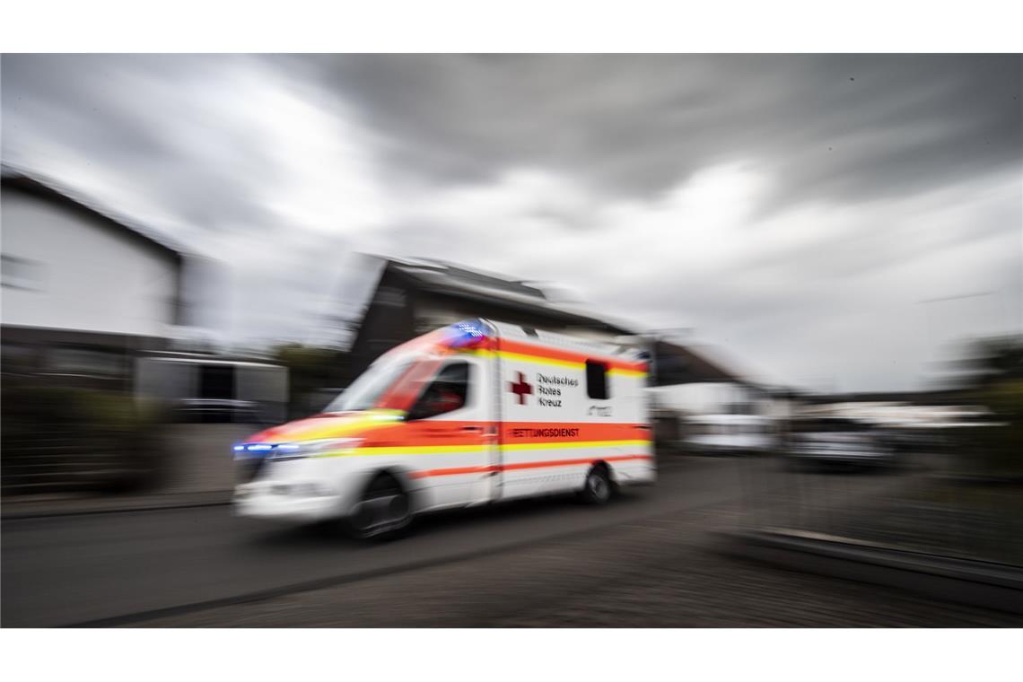 Beide Fahrerinnen wurden in ein Krankenhaus gebracht, wo die 35-Jährige ihren schweren Verletzungen erlag. (Symbolbild)