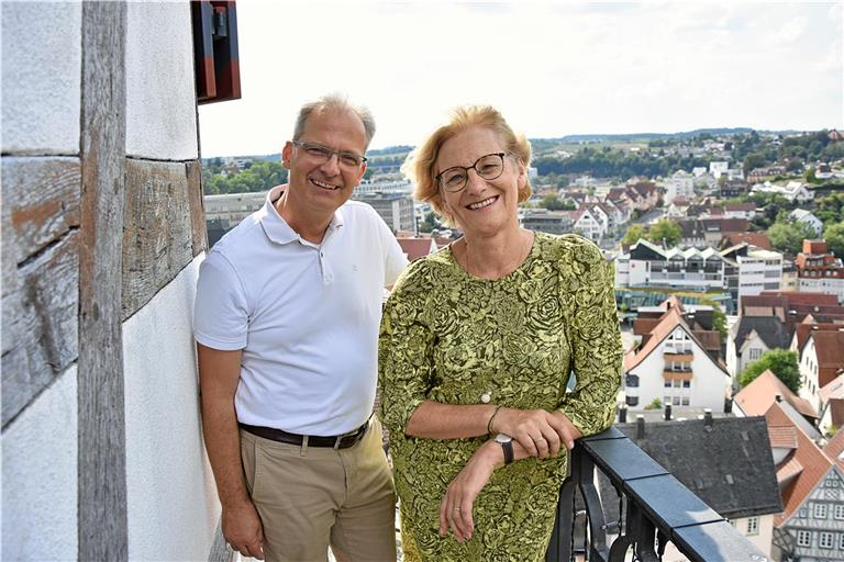 Beide sind fester Bestandteil der Backnanger Ärzteschaft und leben schon lange in der Stadt. Dennoch war der Besuch auf dem Stadtturm für die Mediziner eine Premiere. Fotos: Tobias Sellmaier