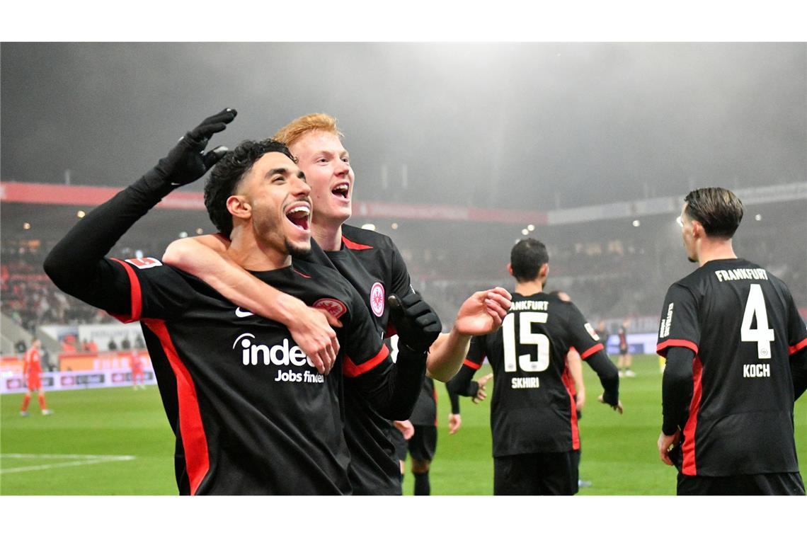 Beim 4:0-Sieg der Eintracht in Heidenheim trifft Omar Marmoush doppelt.