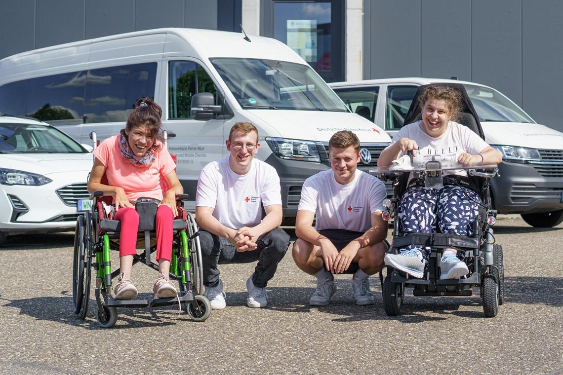 Beim DRK lernen die Freiwilligen auch, Berührungsängste gegenüber anderen Menschen abzubauen. Foto: NoahandJakob Medienproduktion