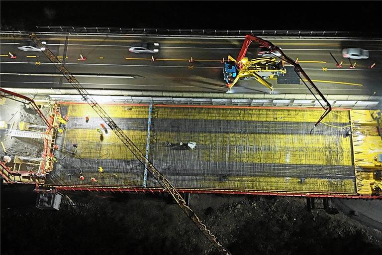 Beim Neubau des zweiten B-14-Viadukts ist ein weiterer Meilenstein erreicht worden. Foto: privat