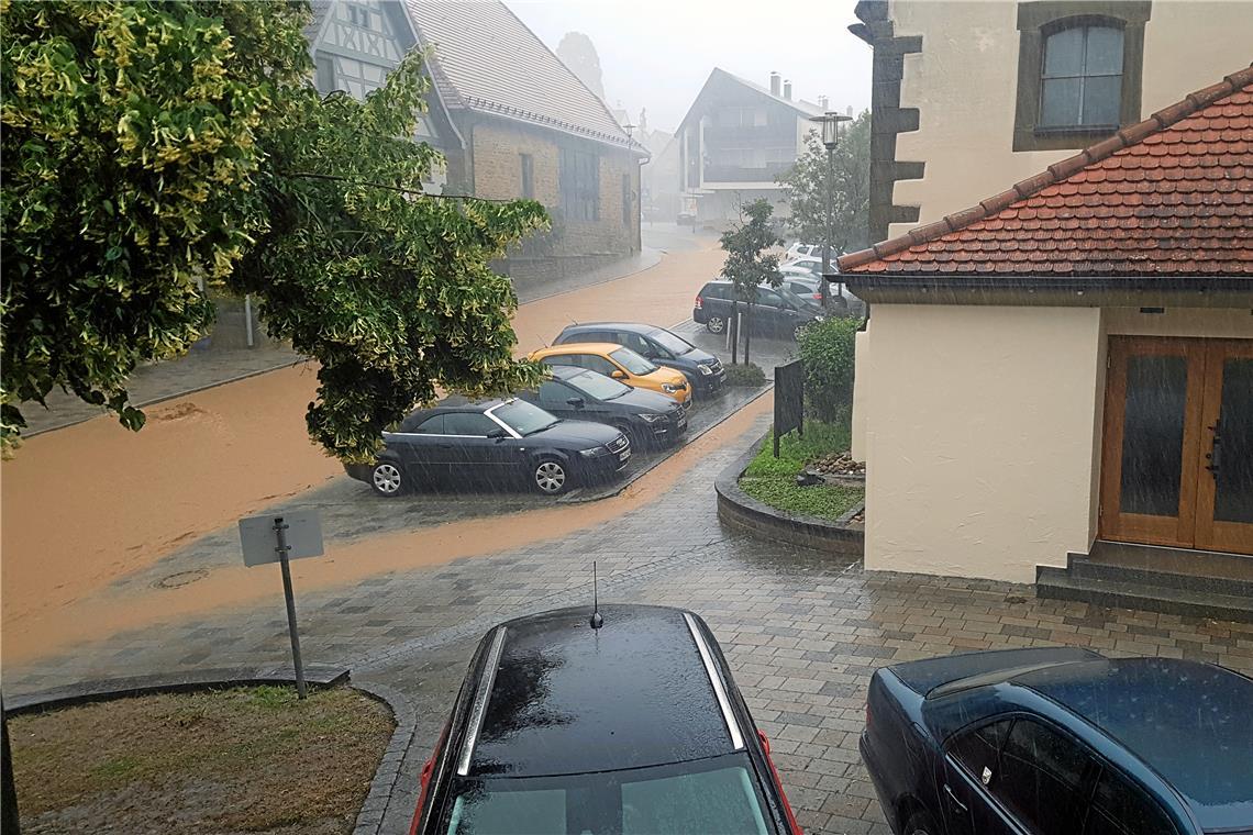 Beim Starkregen im Juni konnte Kirchberg bereits Erfahrungen mit den Wassermassen sammeln. Ein professioneller Leitfaden soll Risiken nun ermitteln. Archivfoto: Feuerwehr Kirchberg