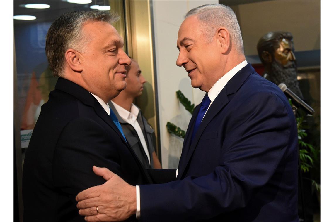 Benjamin Netanjahu (r) und Viktor Orban.