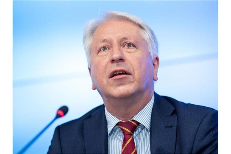 Bernhard Eitel spricht. Foto: Sebastian Gollnow/dpa/Archivbild