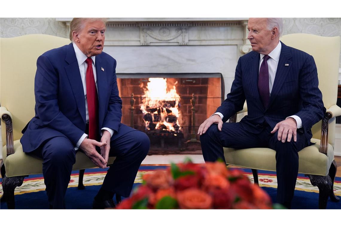 Biden und Trump im Oval Office.