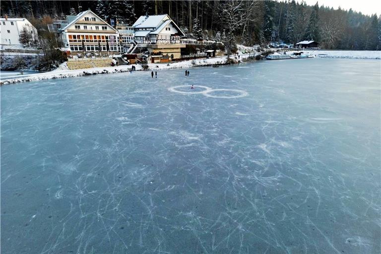 Schlittschuhlaufen auf dem Ebnisee