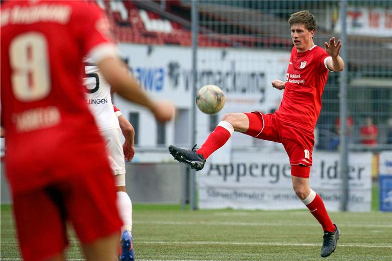 Bleibt ein weiteres Jahr beim Oberligisten TSG Backnang am Ball: der erfahrene Innenverteidiger Thomas Doser. Foto: Alexander Becher