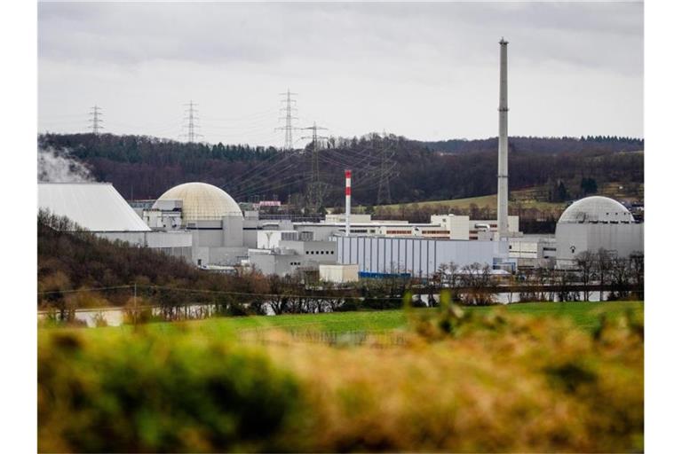 Blick auf das Kernkraftwerk. Foto: Christoph Schmidt/dpa