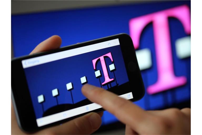 Blick auf das Logo der Deutschen Telekom. Foto: Oliver Berg/dpa/Symbolbild