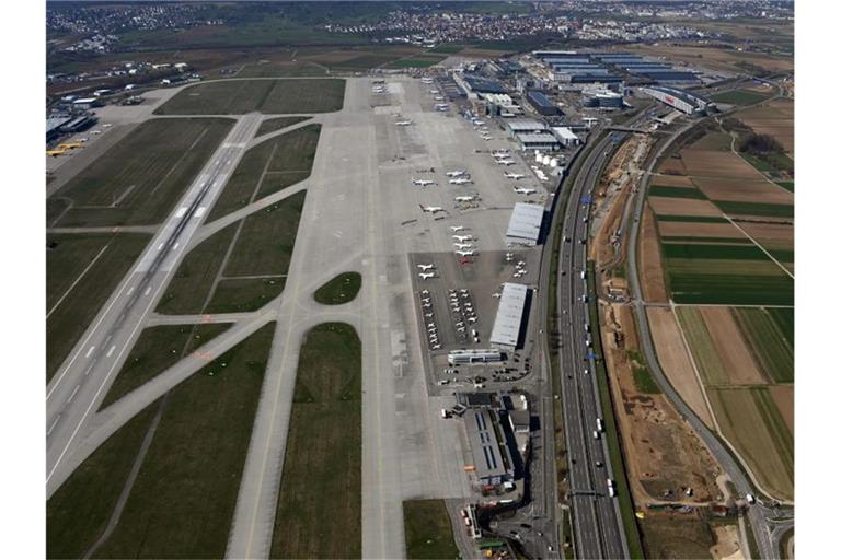 Blick auf den Stuttgarter Flughafen. Foto: Uli Deck/dpa/Archivbild