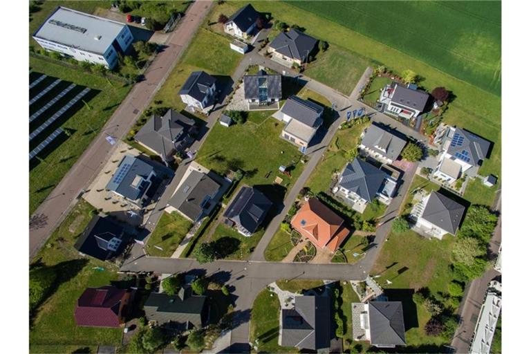 Blick auf einen Musterhauspark. Foto: Jan Woitas/dpa-Zentralbild/ZB/Symbolbild