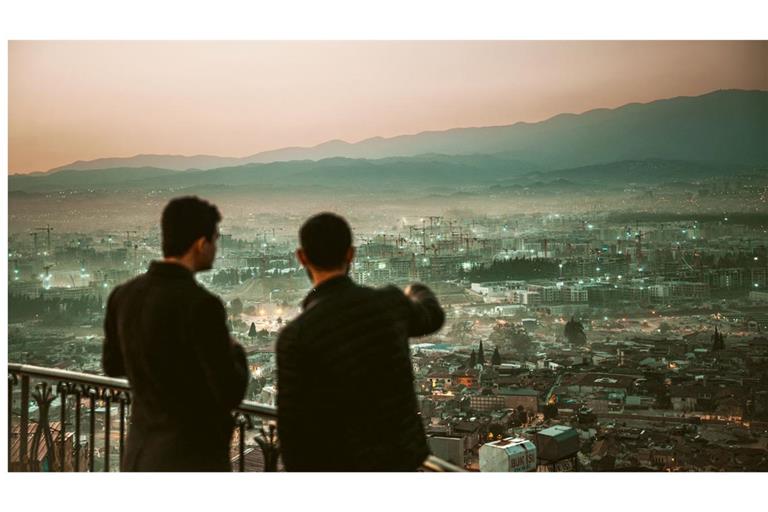 Blick Ende Januar 2025 von einem Hügel auf die vielen Kräne und Baustellen im schwer getroffenen Antakya