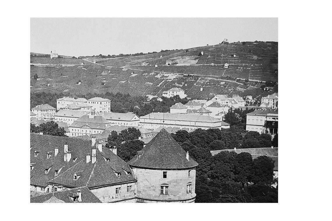 Blick über das alte Schloss auf den östlichen Talhang um 1860, kurz bevor Wilhelm Brenner das Haus mit Pavillon in der Olgastraße 3 errichtete.  Heute ist hier fast alles bebaut, . . .