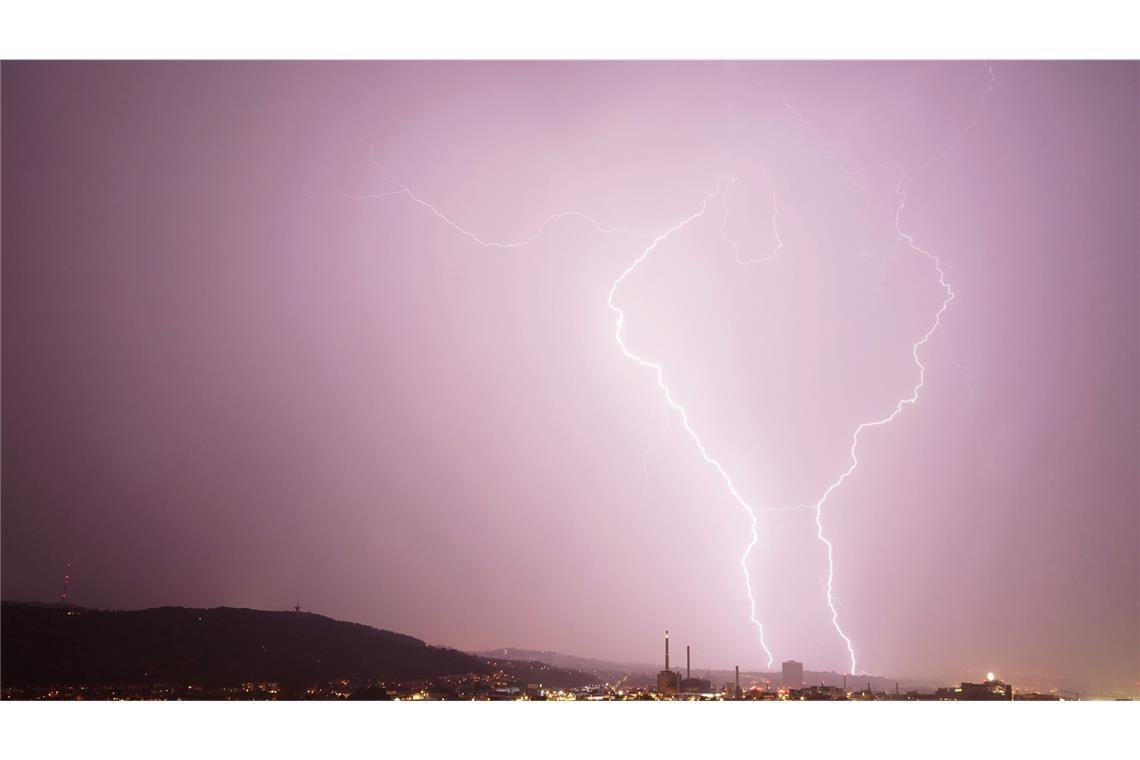 Blitze über Stuttgart (Archivbild)