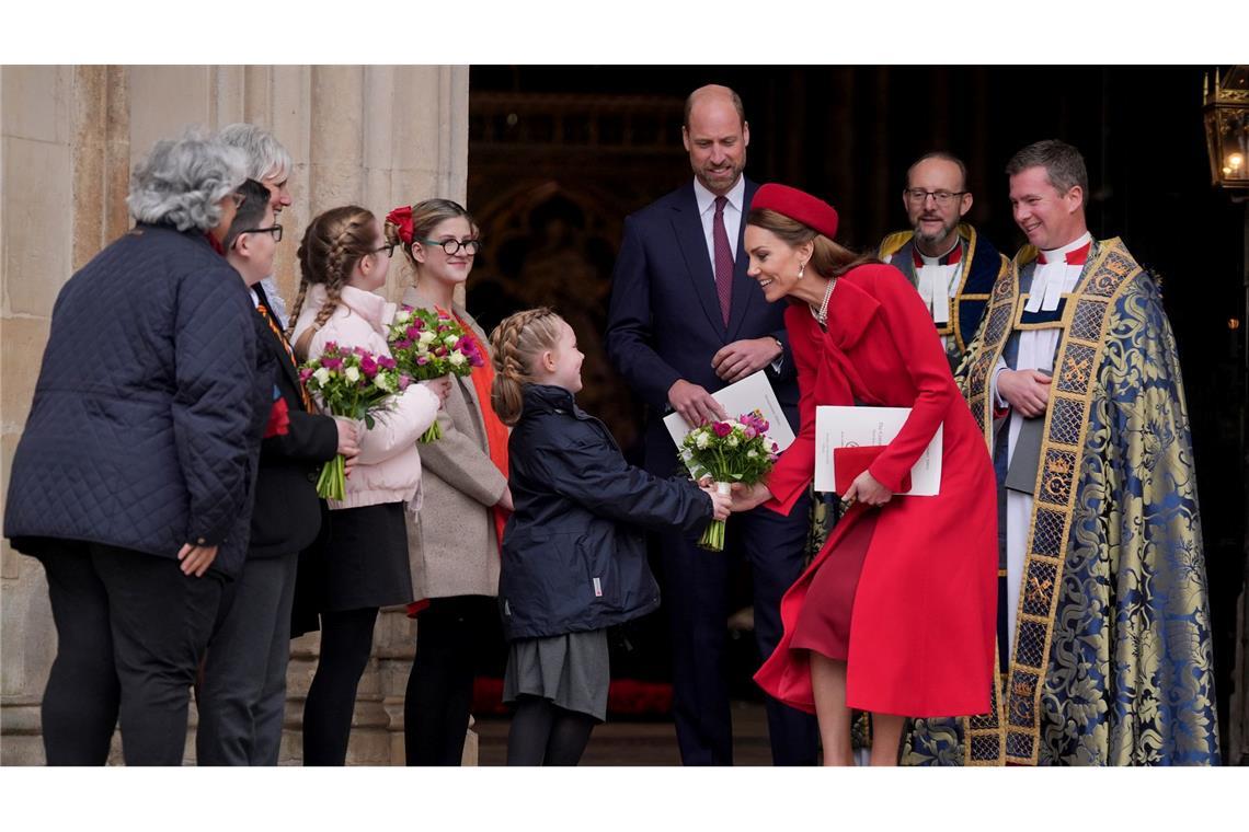 Blümchen für Prinzessin Kate beim Festgottesdienst zum Commonwealth Day i