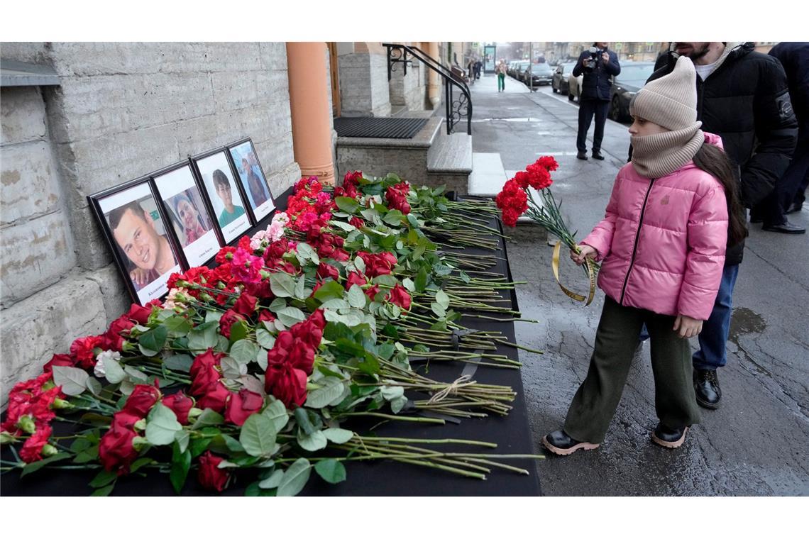 Blumen für die Opfer des Absturzes.