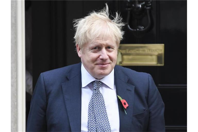 Boris Johnson, Premierminister von Großbritannien, vor der 10 Downing Street. Foto: Alberto Pezzali/AP/dpa