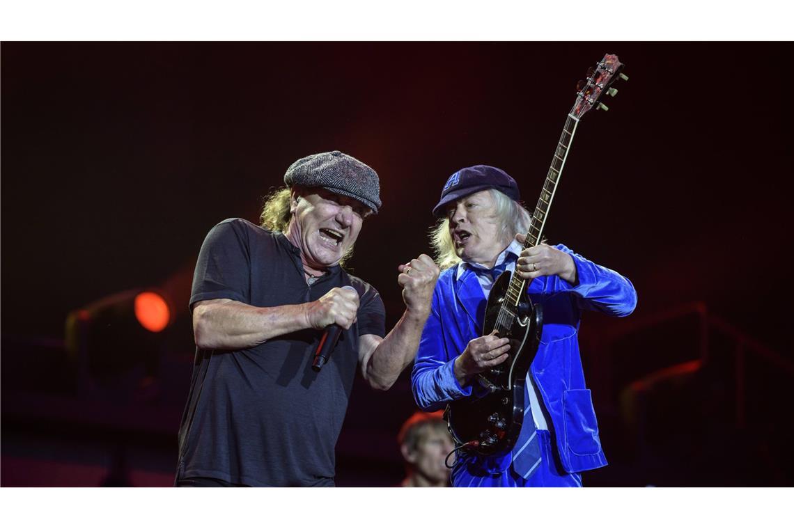 Brian Johnson (links) und Angus Young im Juni beim AC/DC-Konzert im Münchner Olympiastadion