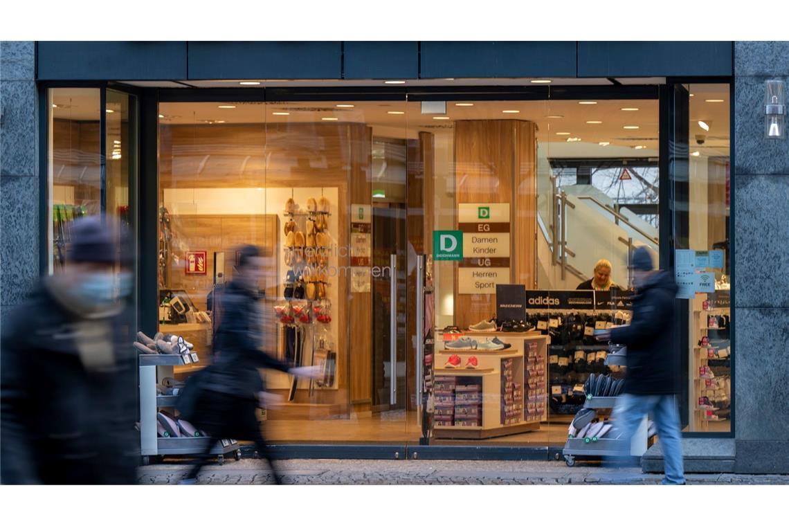 Markenschuhe helfen Deichmann über Absatzdelle hinweg Brummt der Laden? Geht so - Deichmann hat weniger Schuhe verkauft.