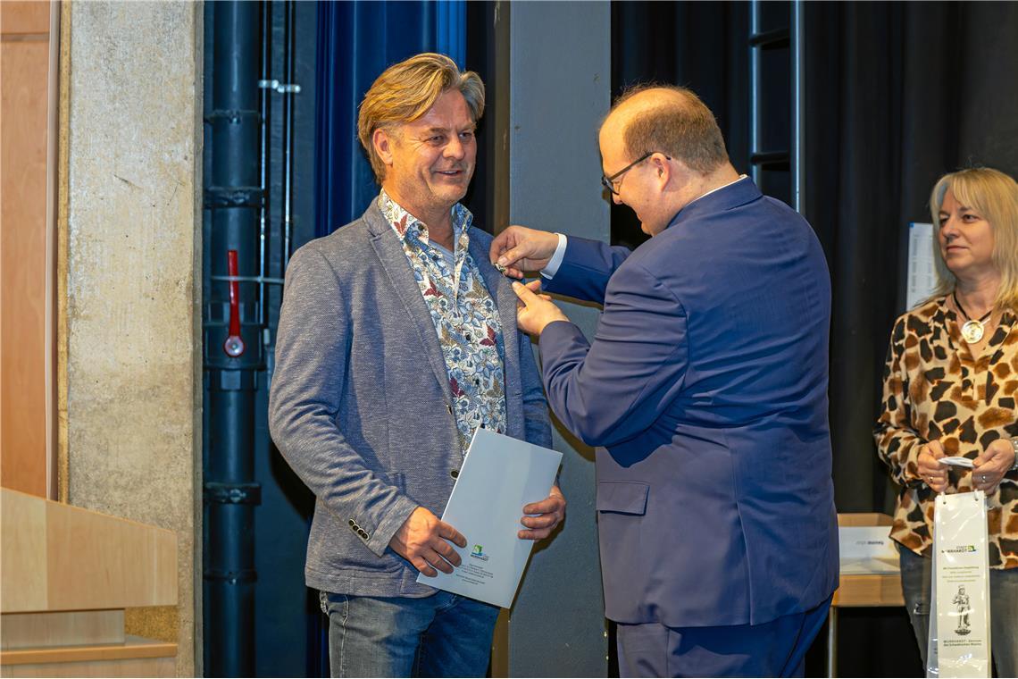 Bürgerempfang 2025 in der Murrhardter Festhalle. Überreichung der Ehrennadel in ...