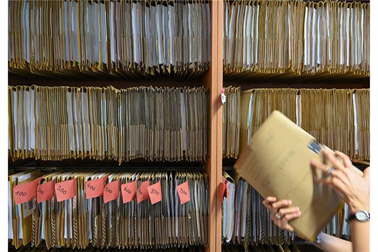 Bürokratieabbau soll zu kleineren Aktenbergen führen.