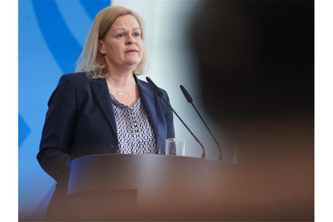 Bundesinnenministerin Nancy Faeser (SPD) sagte, Deutschland sei auf Flüchtende aus der Ukraine vorbereitet. Foto: Jörg Carstensen/dpa