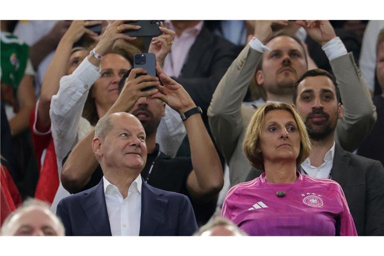 Bundeskanzler Olaf Scholz besuchte einige EM-Spiele und nahm auch seine Frau Britta Ernst mit. (Archivbild)