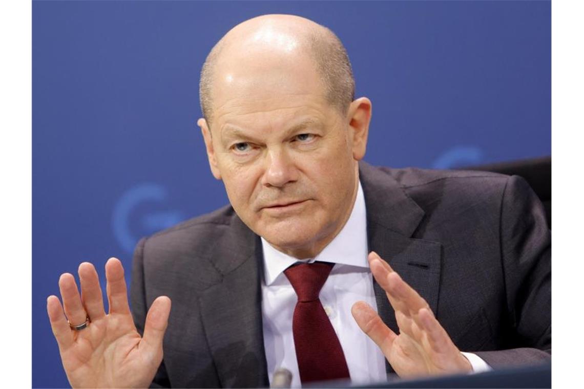 Corona-Lockerungen zum Frühling - mit Absicherungen Bundeskanzler Olaf Scholz (SPD) sieht in der Corona-Pandemie „zuversichtlich nach vorne“. Foto: Michele Tantussi/Reuters/Pool/dpa