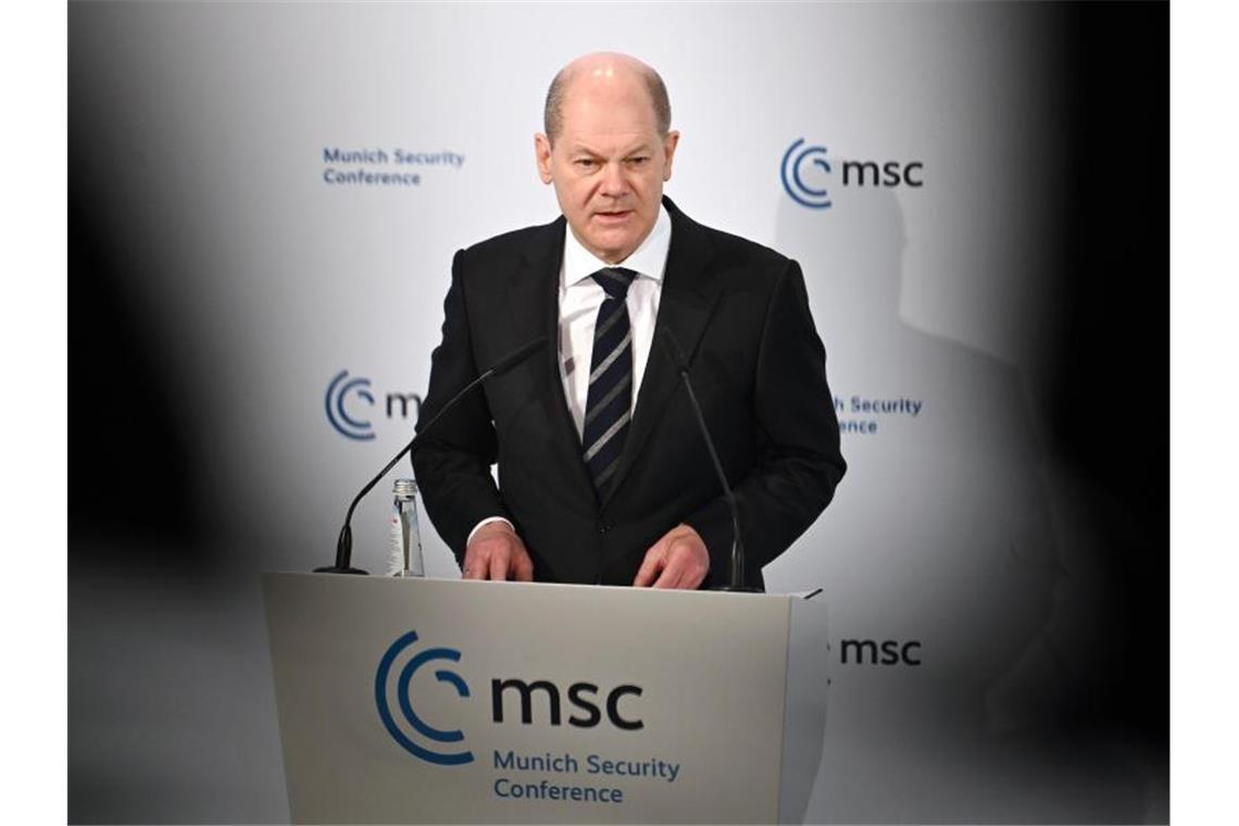 Sicherheitskonferenz: Sorge vor Krieg in Europa Bundeskanzler Olaf Scholz spricht auf der Münchner Sicherheitskonferenz. Foto: Tobias Hase/dpa