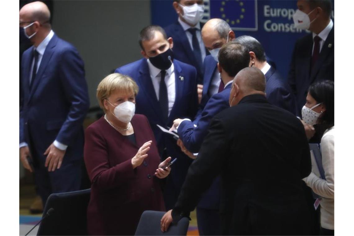 Bundeskanzlerin Angela Merkel im Kreis der Staats- und Regierungschefs beim EU-Gipfel in Brüssel. Foto: Francisco Seco/AP Pool/dpa