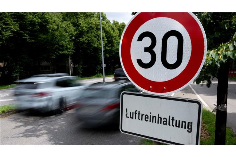 Bundespräsident Frank-Walter Steinmeier hat das neue Klimaschutzgesetz unterschrieben. Damit muss nun Verkehrsminister Volker Wissing (FDP) doch kein Sofortprogramm mit Klimamaßnahmen in seinem Bereich vorlegen.