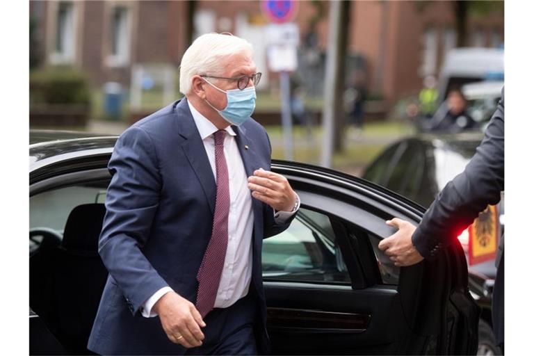 Bundespräsident Frank-Walter Steinmeier hat sich wegen einer Corona-Infektion in seinem Umfeld in Quarantäne begeben. Foto: Bernd Thissen/dpa