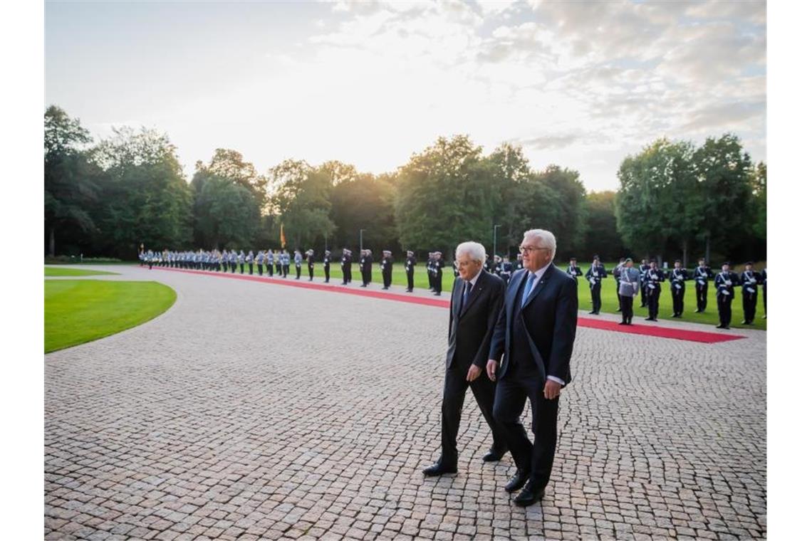 Bundespräsident Frank-Walter Steinmeier und der italienische Präsident Sergio Mattarella in Berlin. Foto: Christoph Soeder/dpa/archivbild