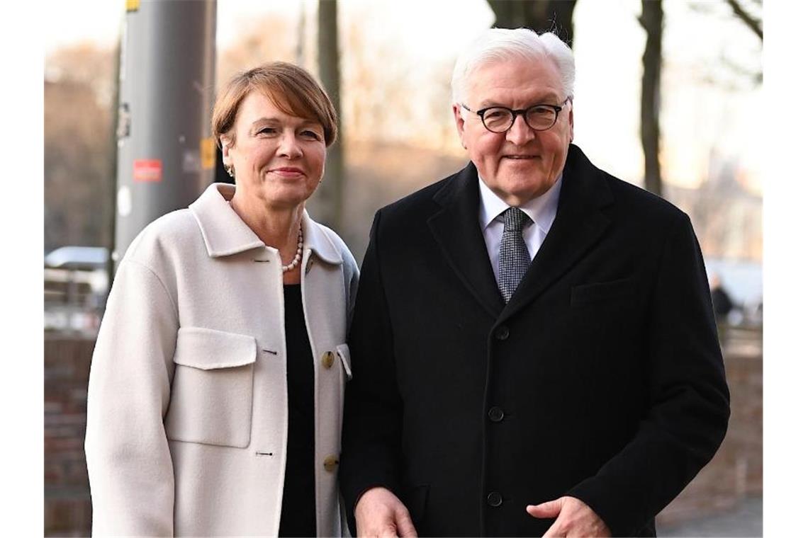 Steinmeier erneut zum Bundespräsidenten gewählt Bundespräsident Frank-Walter Steinmeier und seine Frau Elke Büdenbender kommen zum ökumenischen Gottesdienst vor Beginn der Bundesversammlung. Foto: Britta Pedersen/dpa