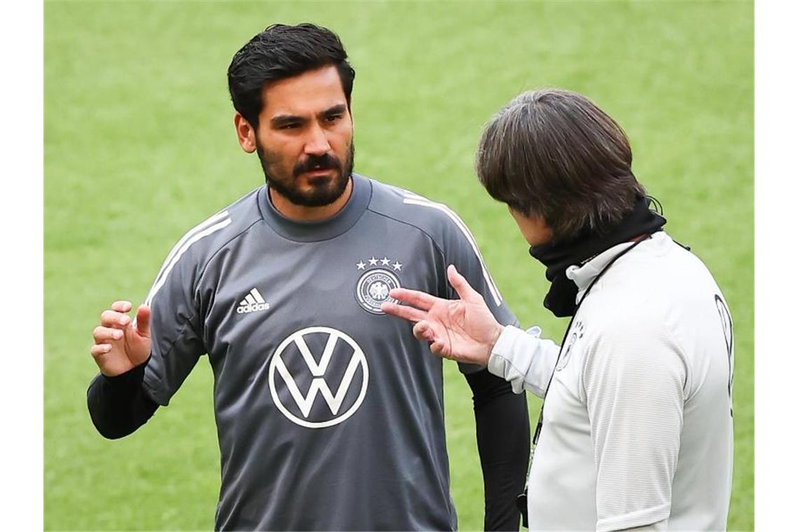Löw: „Ausrufezeichen“ setzen mit Musiala, Wirtz und Younes Bundestrainer Joachim Löw (r) kann auch auf die Profis aus England wie Ilkay Gündogan zurückgreifen. Foto: Christian Charisius/dpa