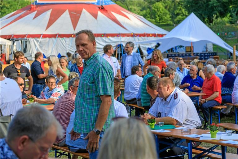 Buntes Treiben beim Sommerempfang, der Gelegenheit für Gespräche und Begegnungen bietet. Der Sommerpalast hat dafür einen Tag vor Start seine Tore geöffnet. Fotos: Stefan Bossow