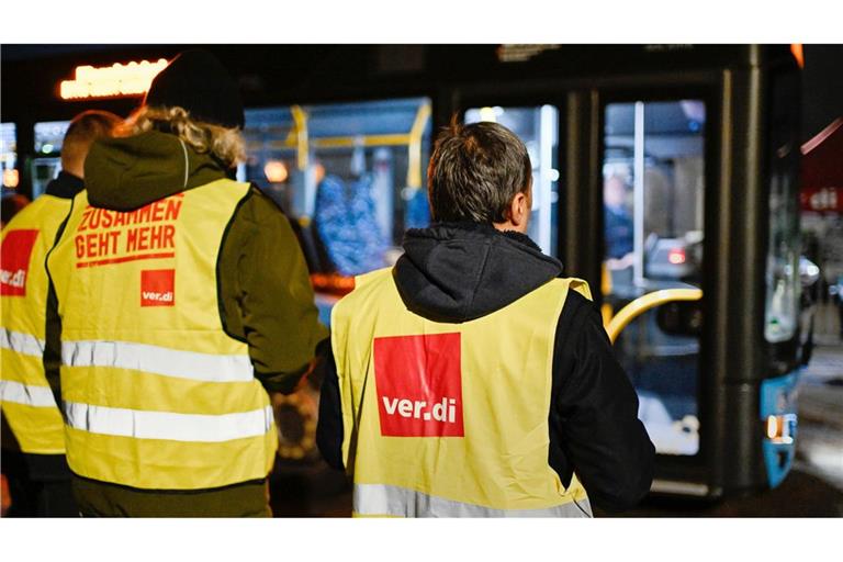 Busfahrer und -fahrerinnen haben am Donnerstag die Arbeit niedergelegt (Symbolbild).