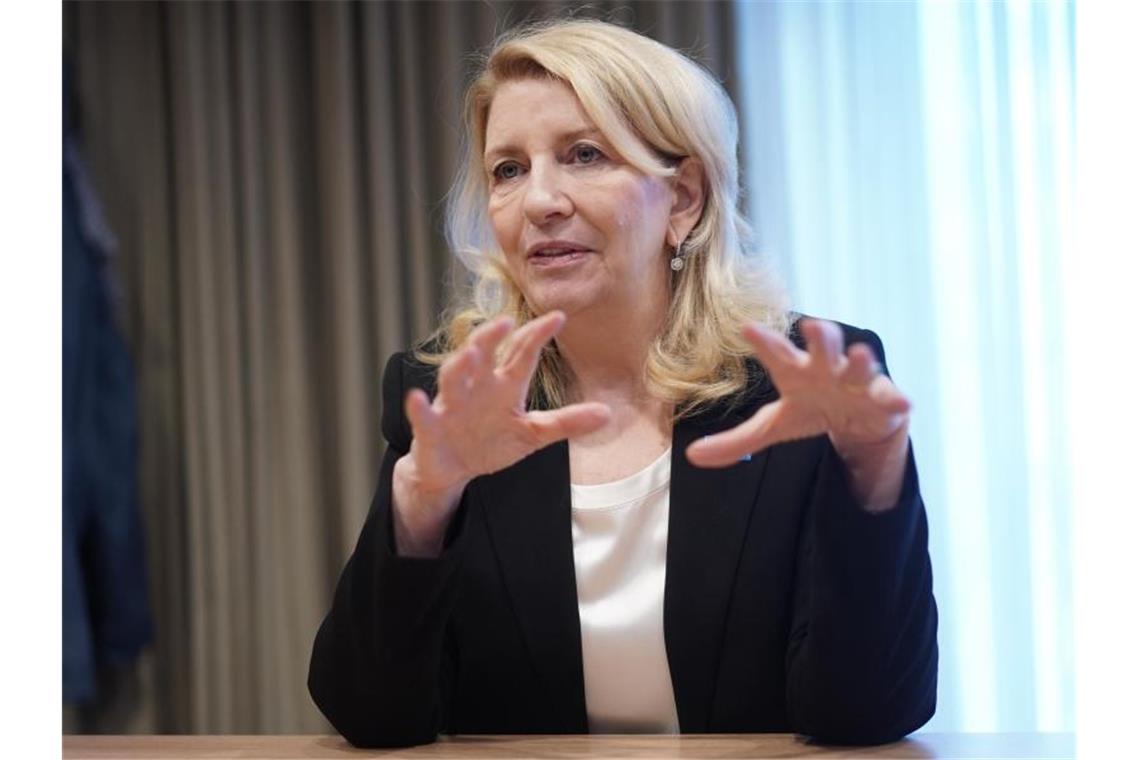 Unicef appelliert an Putin: „Kinder können nichts für Krieg“ Catherine Russell ist die neue Direktorin des UN-Kinderhilfswerks Unicef. Foto: Jörg Carstensen/dpa