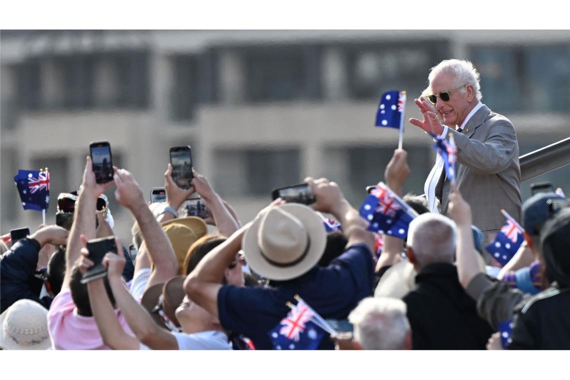 Charles und Camilla nahmen am Opernhaus von Sydney ein Bad in der Menge.